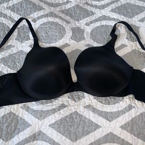 VICTORIA’S SECRET Black Push-Up Bra. 38C